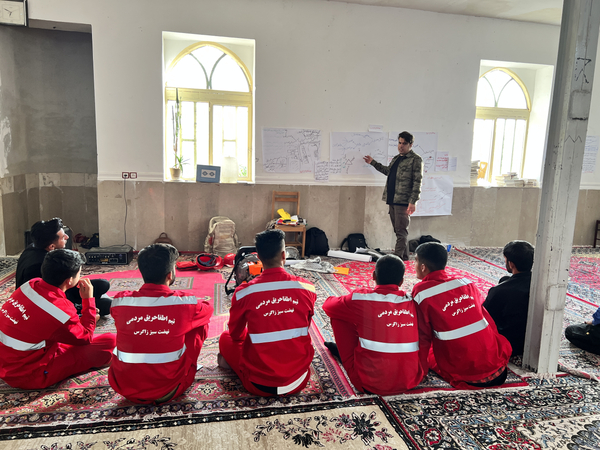 تجهیز تیم‌های اطفای آتش جنگل‌های زاگرس